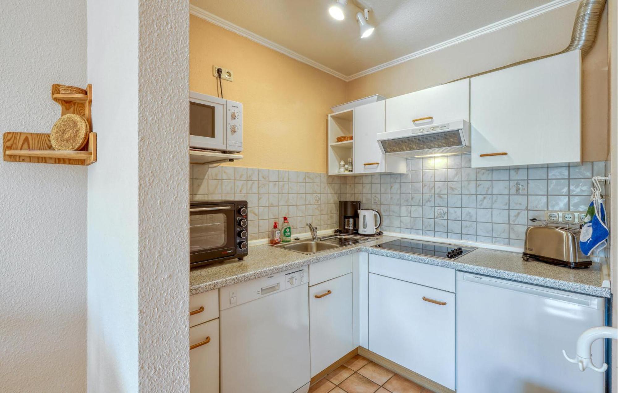 Nice Home In Toenning With Kitchen 外观 照片