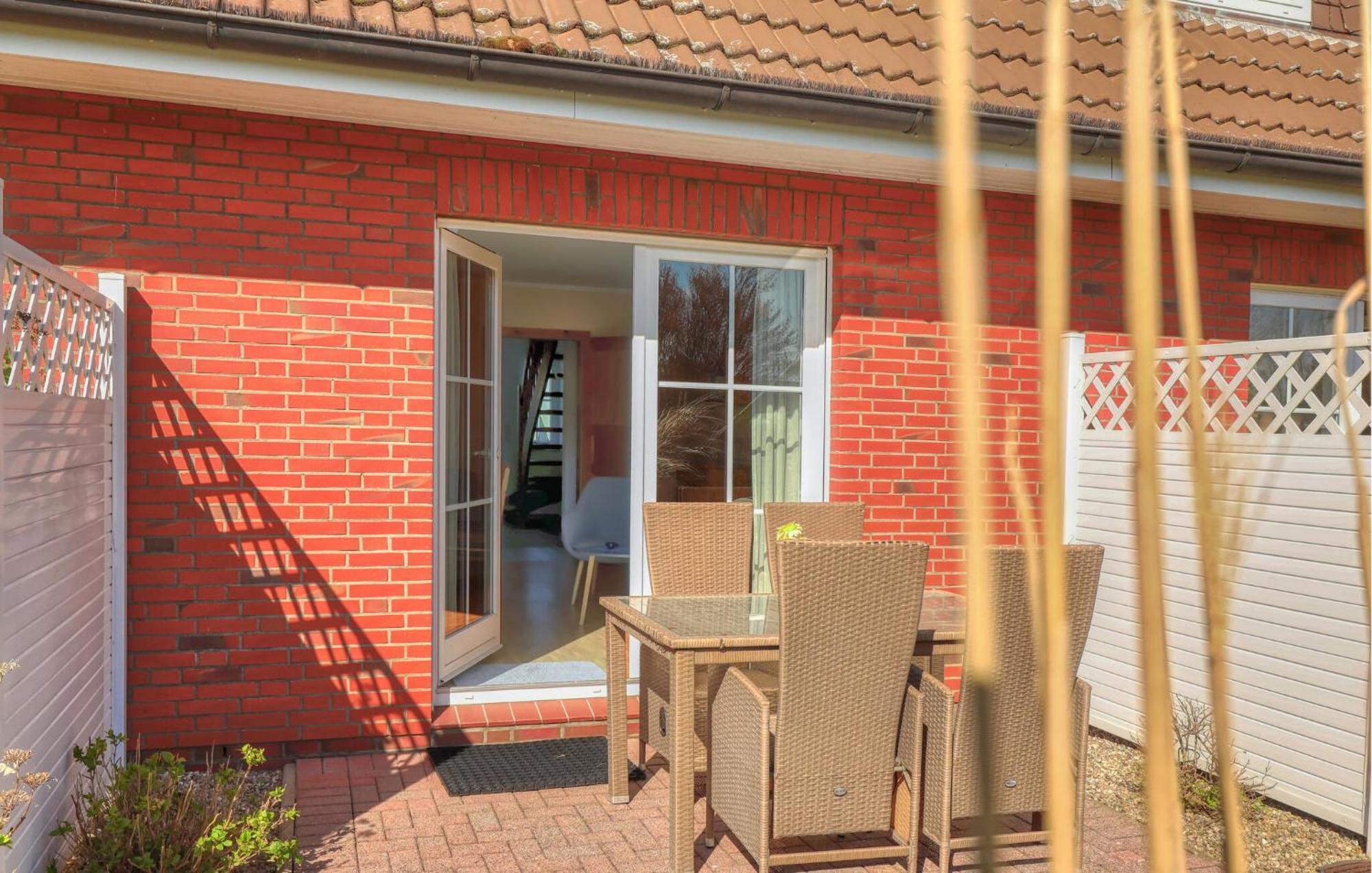 Nice Home In Toenning With Kitchen 外观 照片