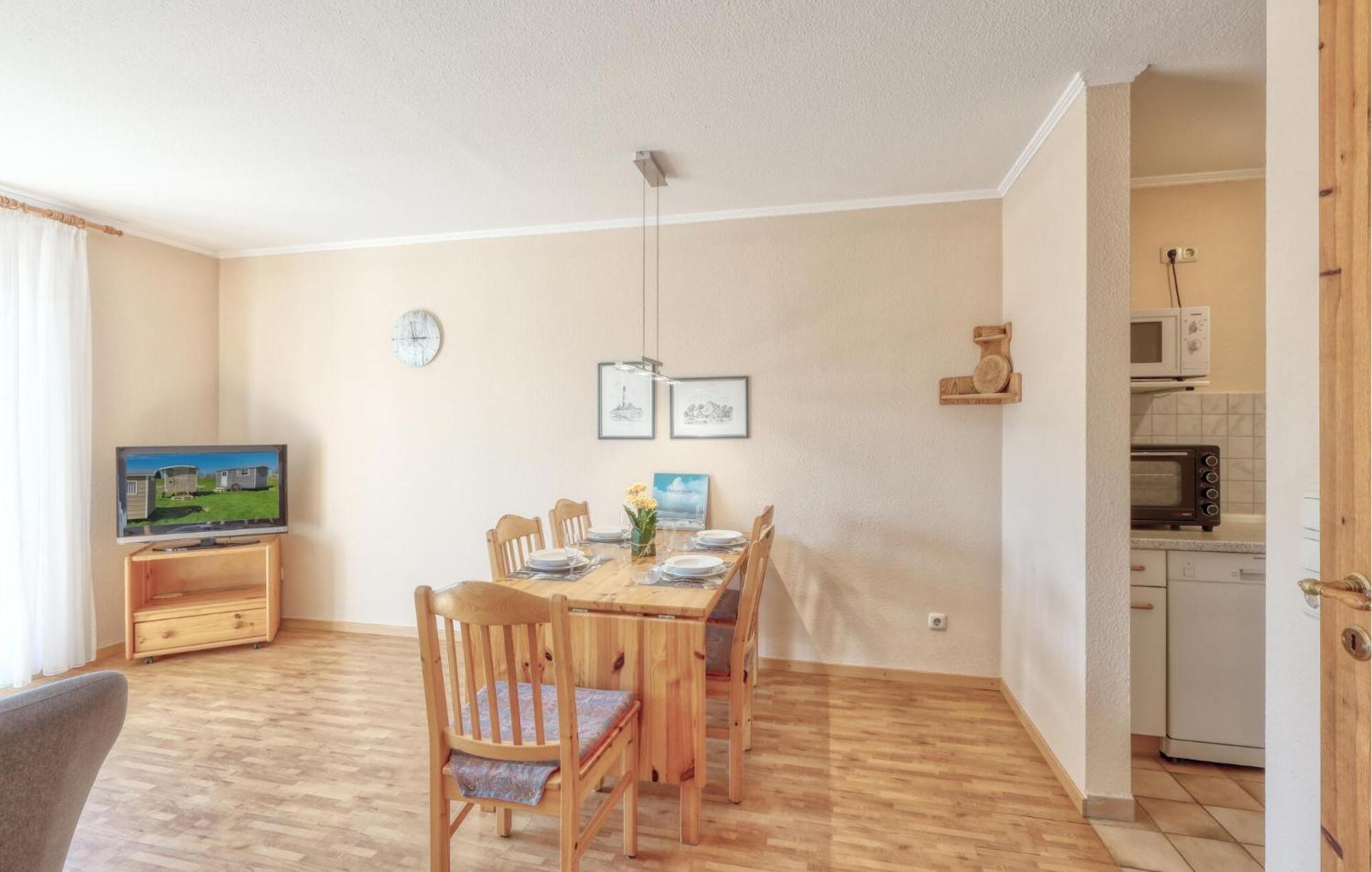 Nice Home In Toenning With Kitchen 外观 照片